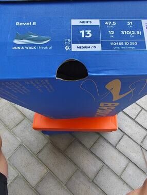 BROOKS sneakers Revel 8 size 13 previously worn Good condition